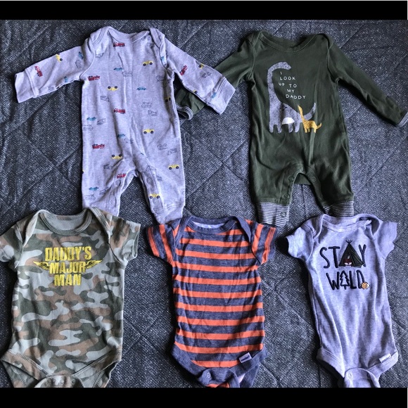 Newborn (boy) clothing bundle - Picture 1 of 2